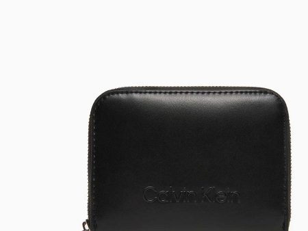 Calvin Klein Embossed Logo Wallet Cüzdan on Sale